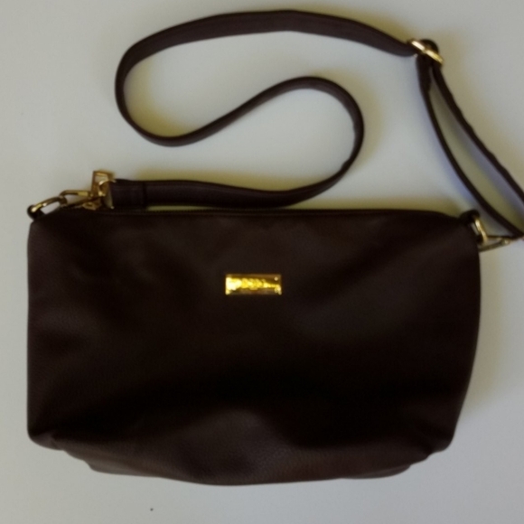 BCBG Handbags - Bcbg leather hobo purse brown great condition